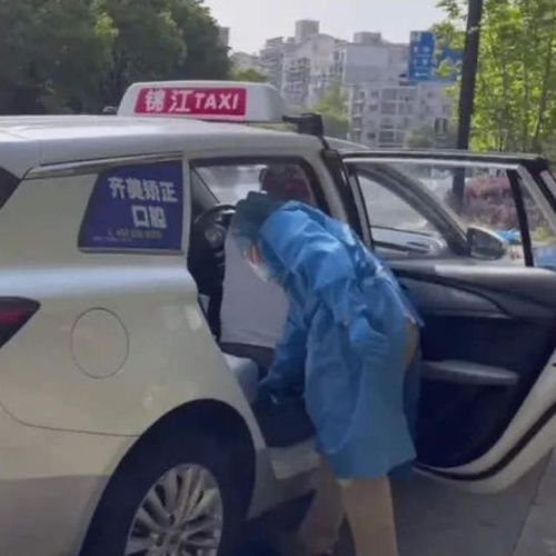 萬(wàn)里街道引入巡游出租汽車，居民就醫(yī)出行更添便捷保障